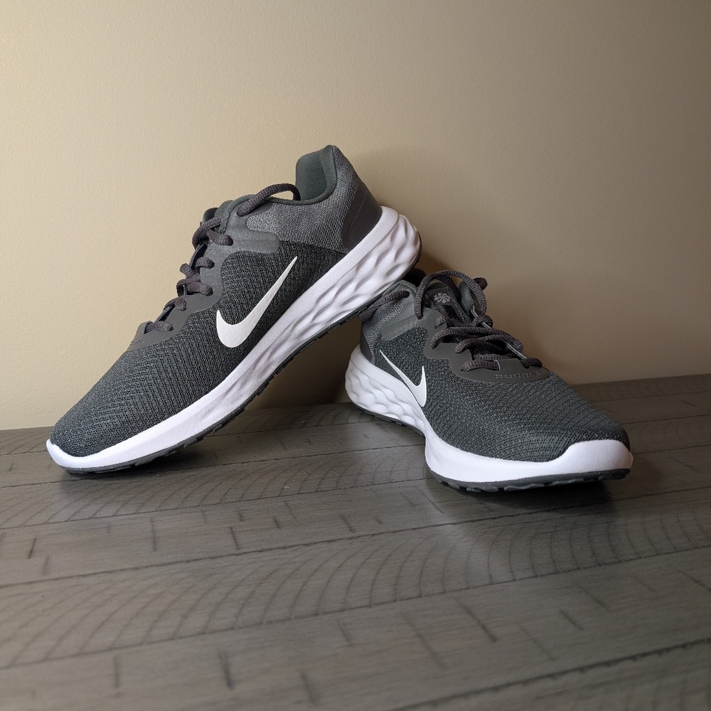 Nike Men's Gray Running Shoes Revolution 6 9 9.5 DC3728-004